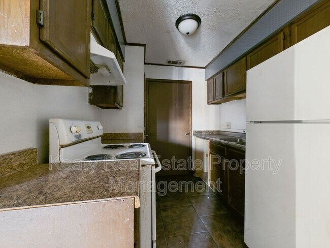 Building Photo - 102 Limoges St