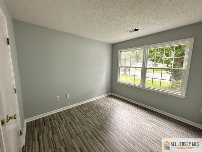 Building Photo - 610 Edpas Rd