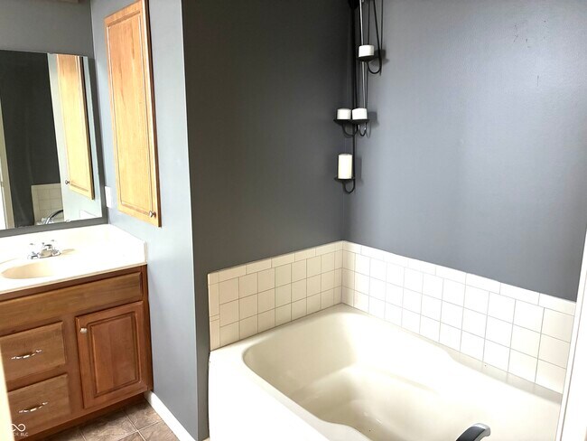 Building Photo - 420 W Main St