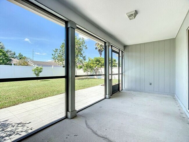 Building Photo - 1152 Bowline St