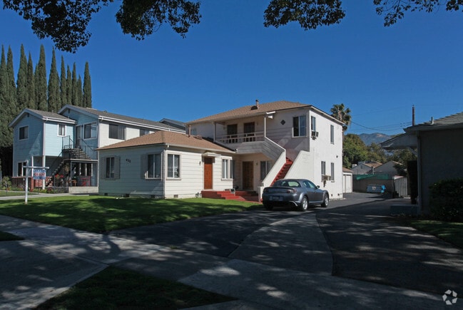 Primary Photo - 432 N Lomita St