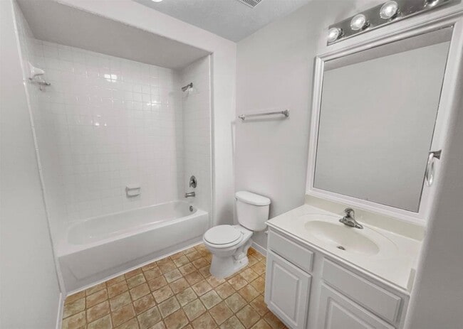 Building Photo - 622 Manchester Trail Dr