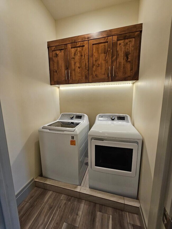 Building Photo - 876 S Lincoln Ave