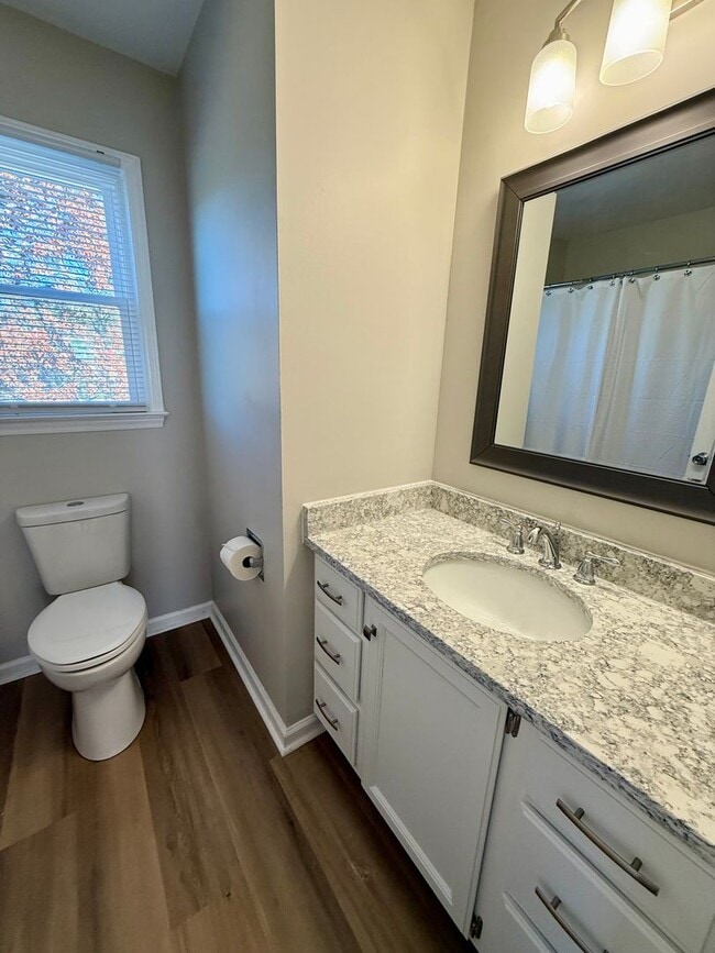 Building Photo - Three bedroom, 2 bath house in Elon