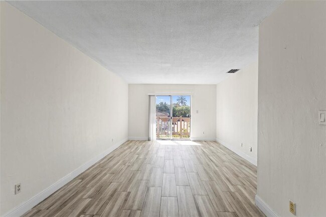 Building Photo - 493 NW 43rd St