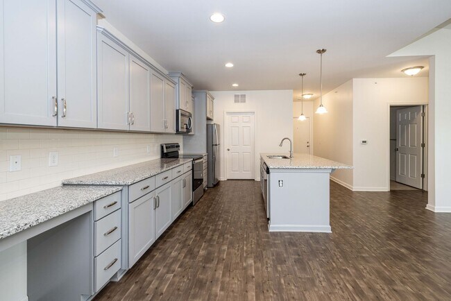 Building Photo - BEAUTIFUL 3BD 2.5 BTH Apartment home RAINT...