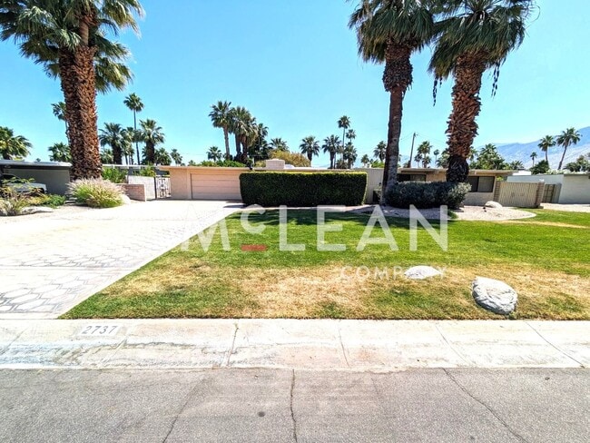 Building Photo - 2737 E Plaimor Ave