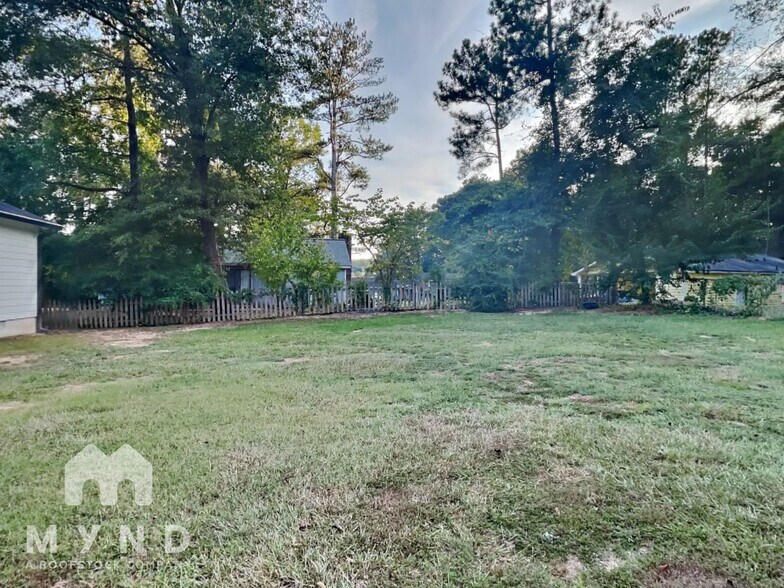 Building Photo - 5581 Aspen Dr