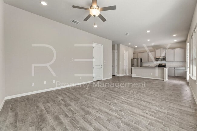 Building Photo - 1015 Vista View Dr