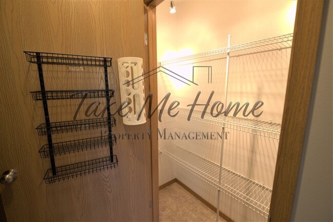 Building Photo - Vintage Hills Beauty!