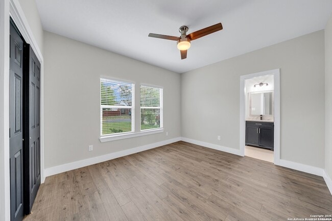 Building Photo - 4130 Moana Dr