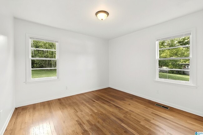 Building Photo - 932 5 Mile Rd