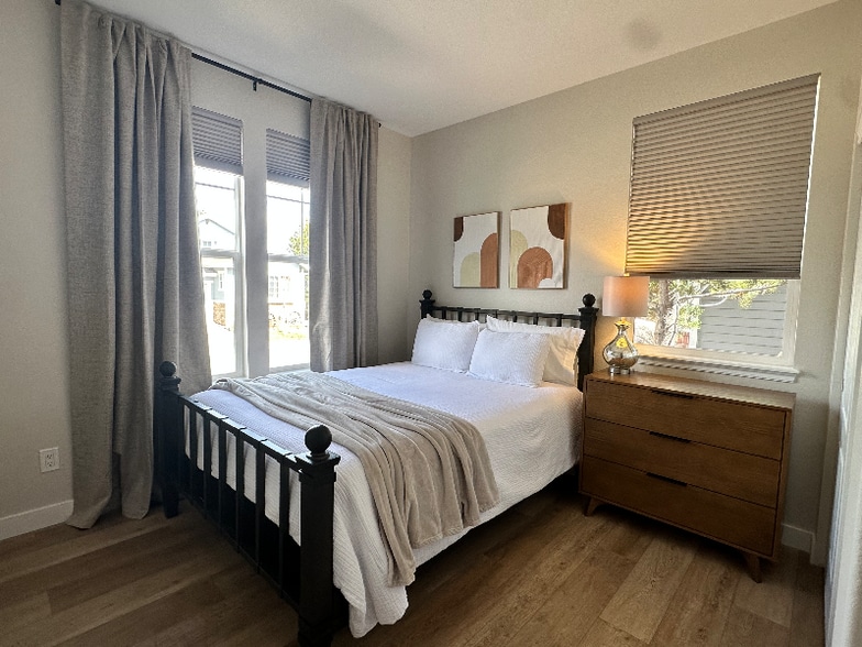 Building Photo - 10592 Pearlwood Cir