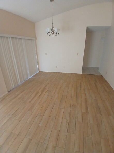 Building Photo - 406 Red Coat Ln