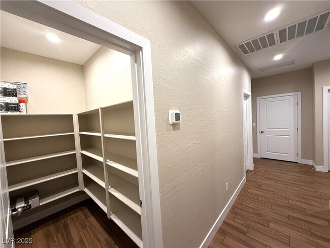 Building Photo - 1931 Rose Ct