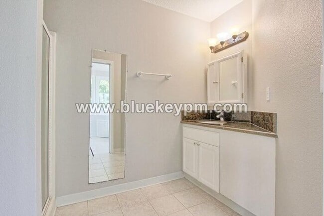 Building Photo - 5 Bed, 4 Bath ADA Accessible Home in Gresham