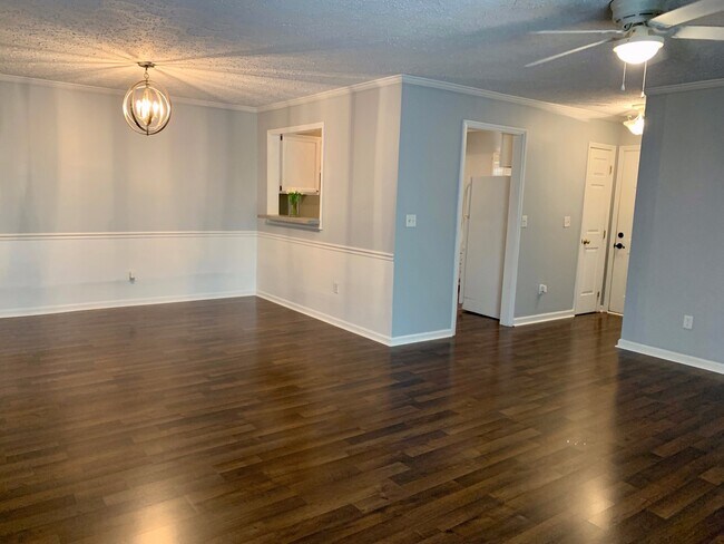 Building Photo - 1 Bed | 1 Bath Condo Near Glenwood - Water...