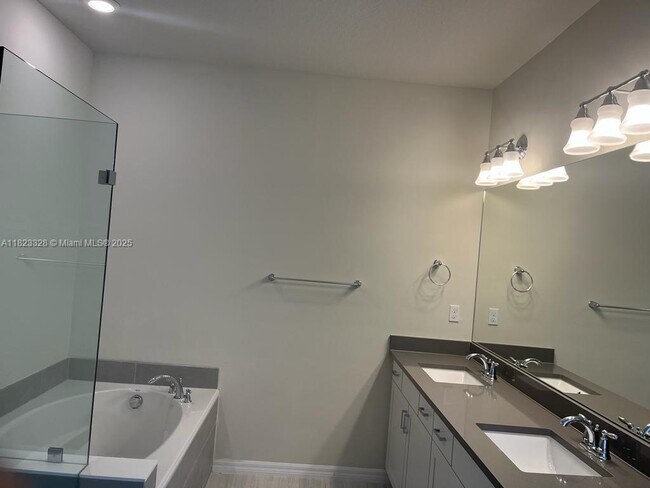 Building Photo - 2112 Appleton Cir S