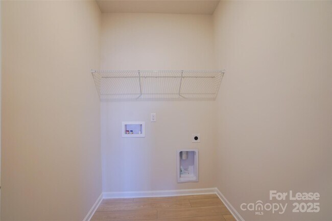 Building Photo - 1411 Caracara Ct