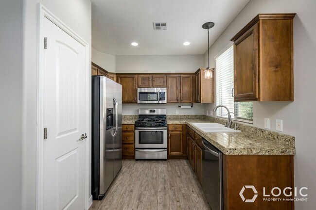 Building Photo - 2445 E White Horse Dr