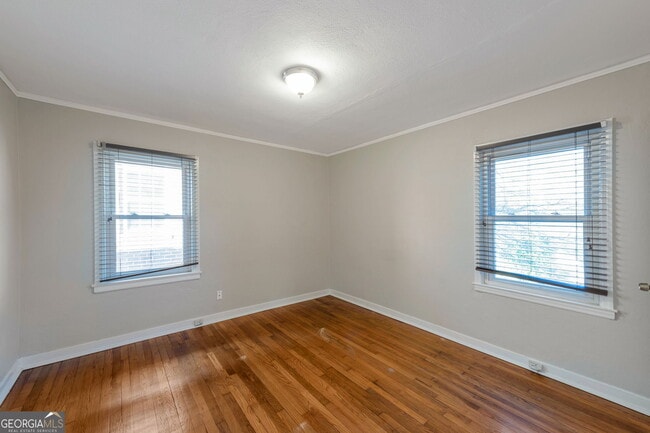 Building Photo - 152 1st St SW