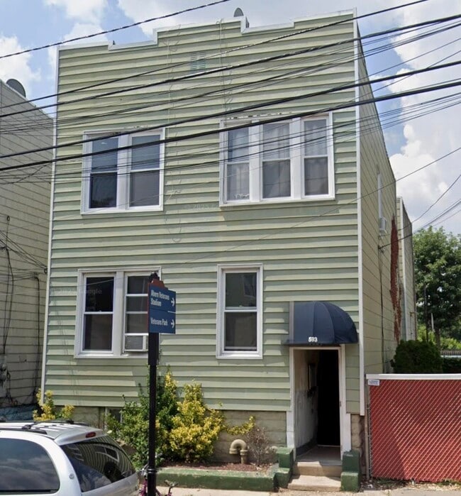Building Photo - 593 Avenue A
