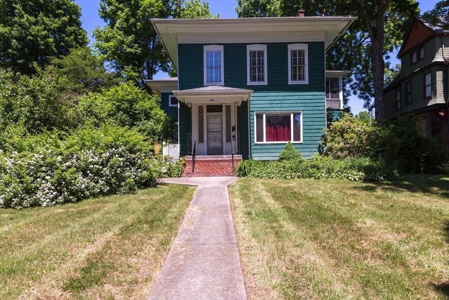 Front Facade - 314 w clinton st