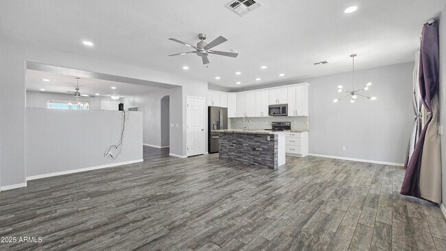 Building Photo - 14654 W Avalon Dr