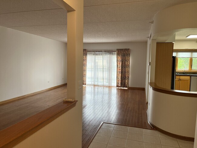 Building Photo - 650 S River Rd