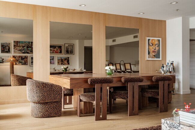 Building Photo - 10648 Woodbridge St