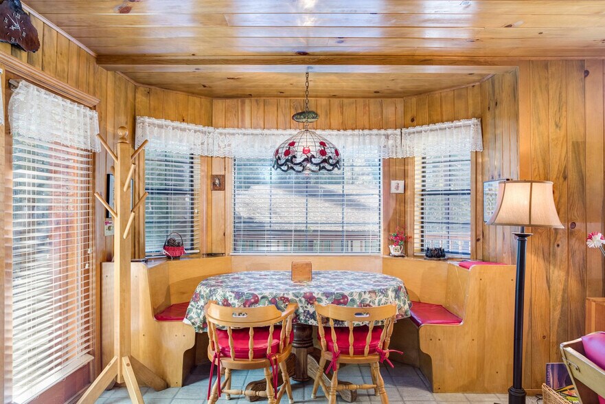 Building Photo - 8041 Woodpecker Way