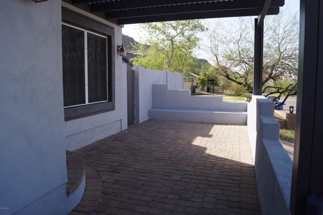 Building Photo - 1427 E Mission Ln
