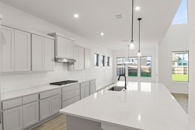 Building Photo - 373 Hollister Dr