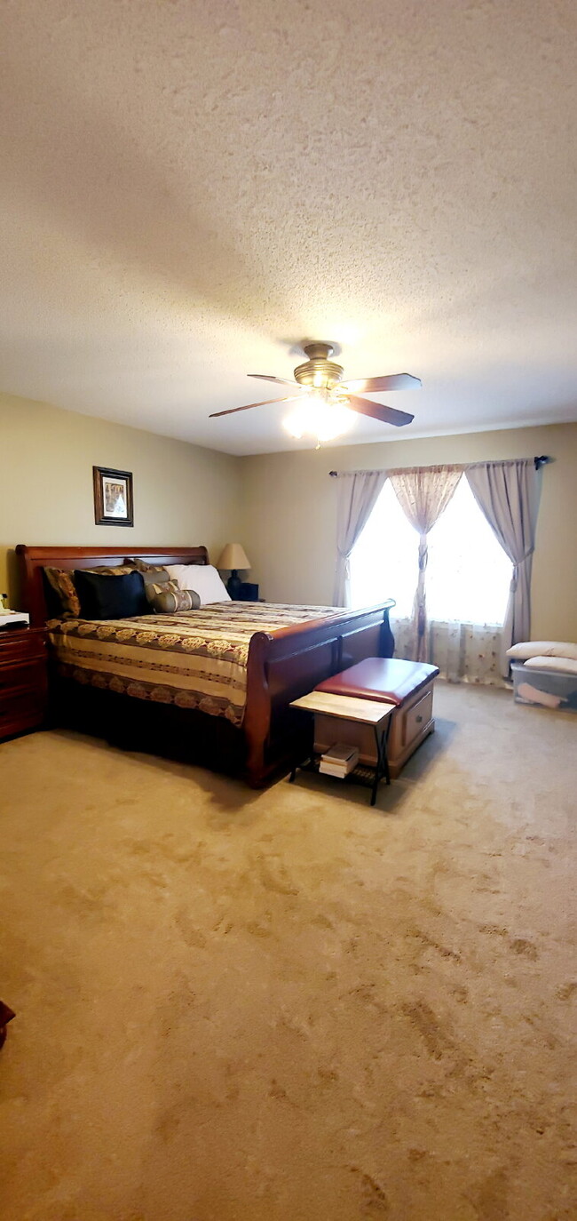 Building Photo - "Spacious 4-Bed Family Home in Milton with...
