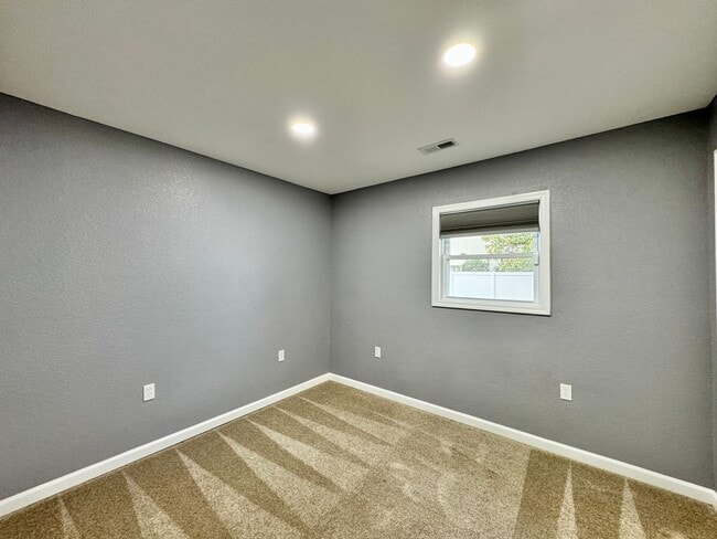 Building Photo - Fully-Updated 1st-Time Rental! Ready NOW! Pet Friendly w/Large, Detached Garage Workshop!