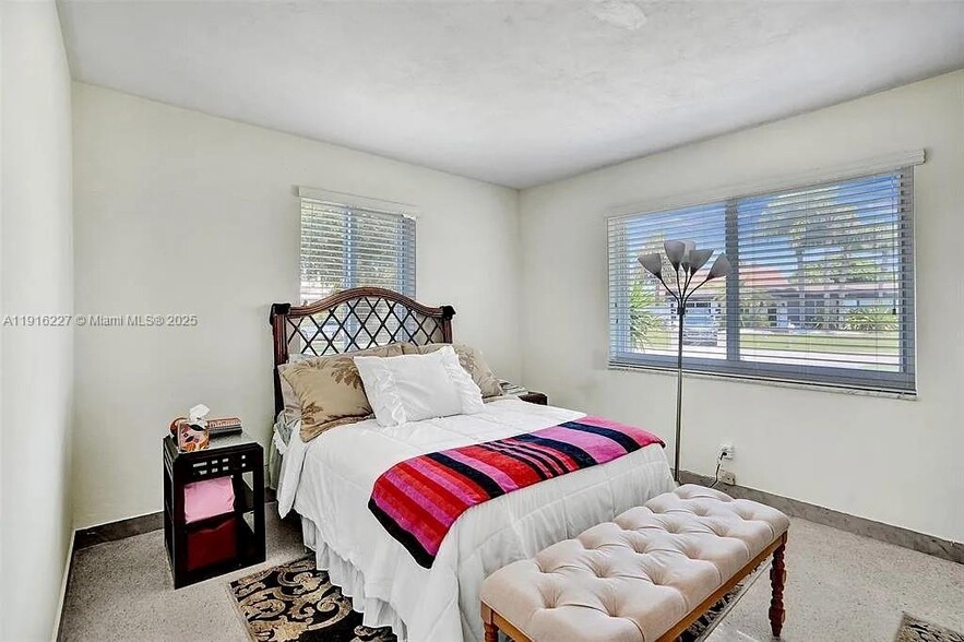 Building Photo - 2761 NE 12th St