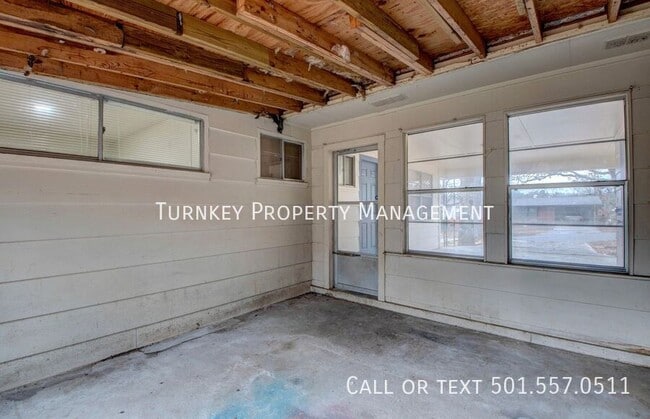 Building Photo - 4600 Lynn Ln