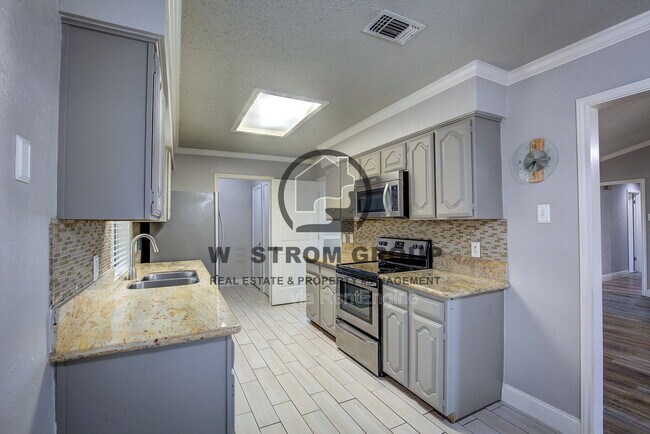 Building Photo - 1642 Belltower Dr