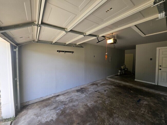 Building Photo - 908 Greenbriar Street