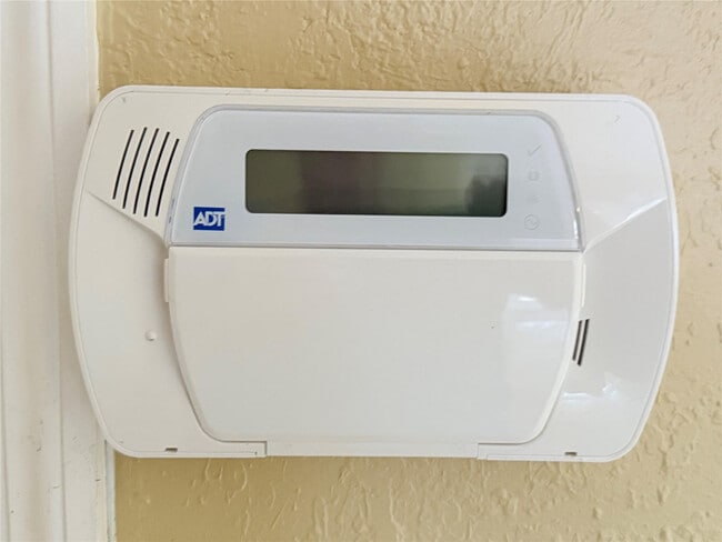 Building Photo - 330 N 65th Way