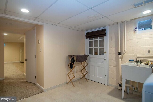 Building Photo - 2205 Parker Ave