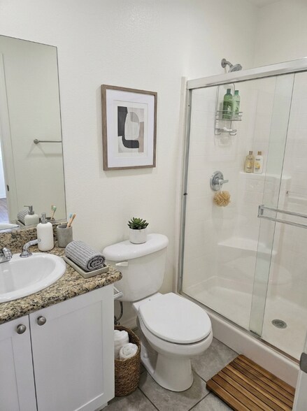 Building Photo - 17168 Newhope St