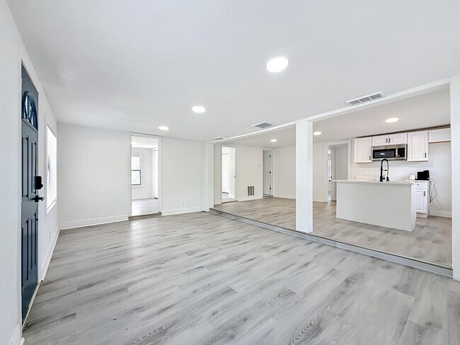 Building Photo - 8414 N 20th St