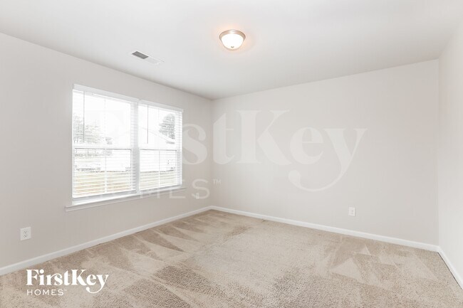 Building Photo - 220 Wellbrook Dr