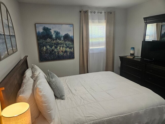 Building Photo - 2213 Wharton Ave