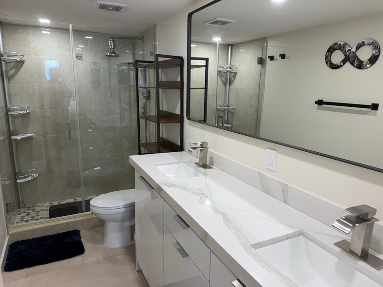 Bathroom - Modern Vanity & Fixtures - 5555 Collins Ave