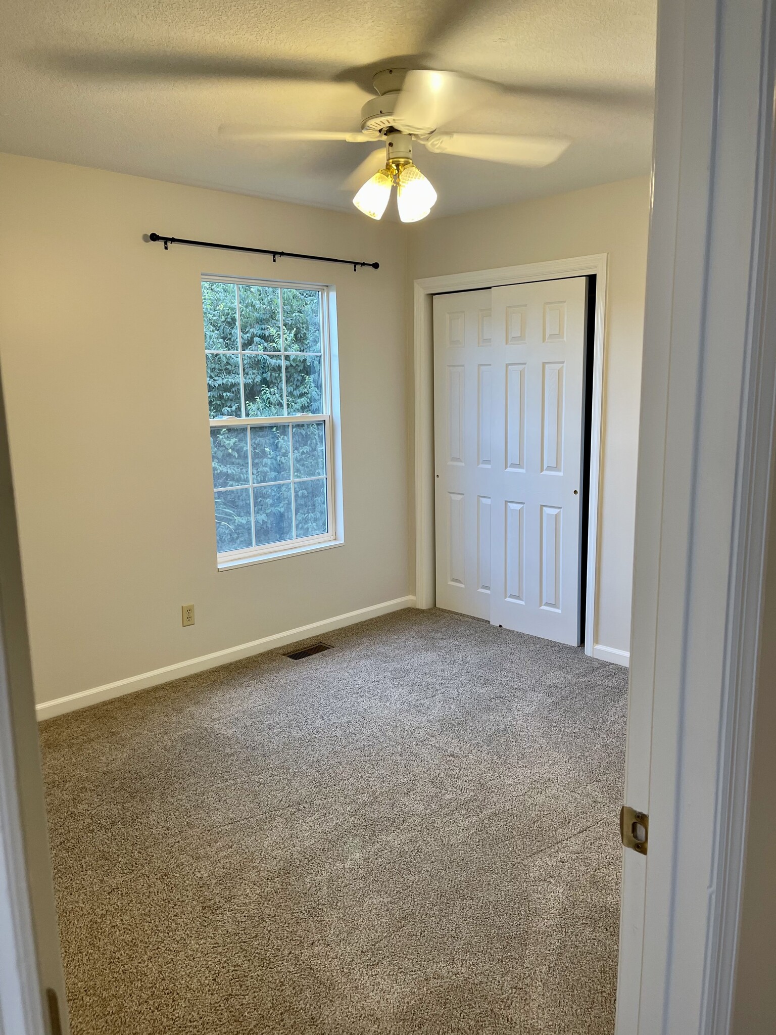 Master Bedroom - 799 Tamarack Ct