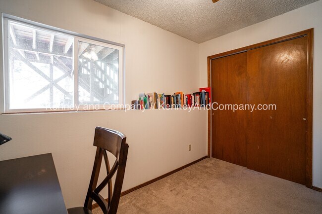 Building Photo - 5470 Sacramento Pl