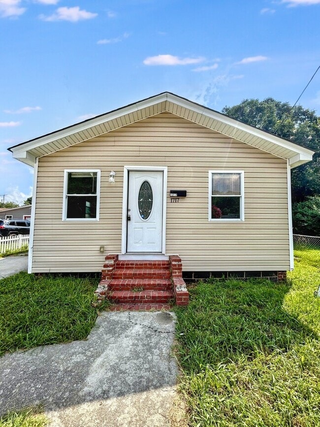 Primary Photo - 1717 Arlington Rd