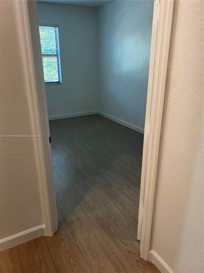 Building Photo - 152 SE 37th Ter